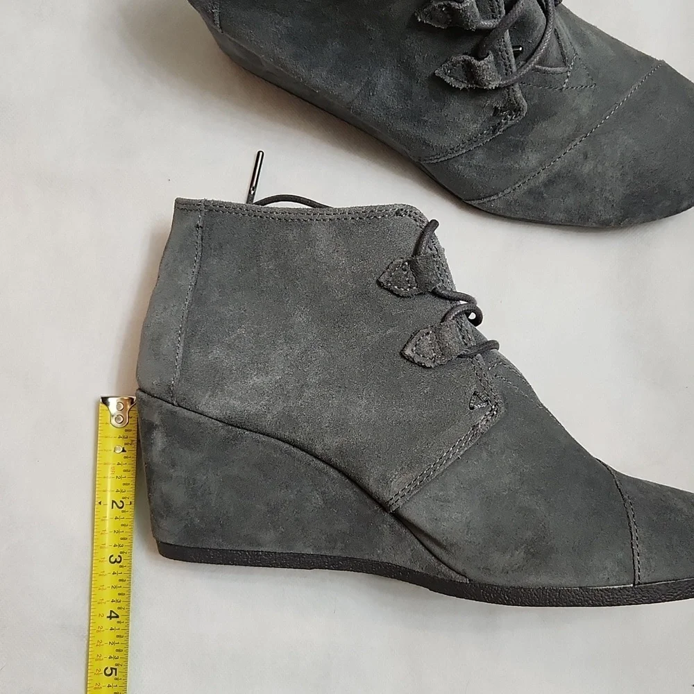 TOMS Kala Forged Iron Grey Suede Wedged Lace-up Ankle Boots Booties (w size 11)